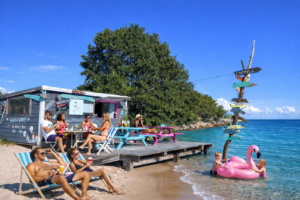 Prangliresto Rannabaar suvitajad suveilma nautimas