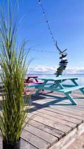 Prangliresto Rannabaar värvilised lauad Mölgi rand